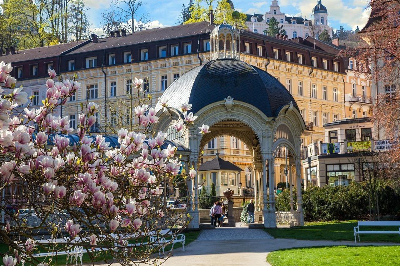 Krivan Hotel Karlsbad Exteriör bild