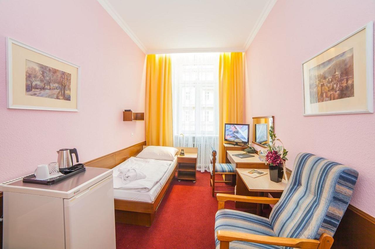 Krivan Hotel Karlsbad Exteriör bild