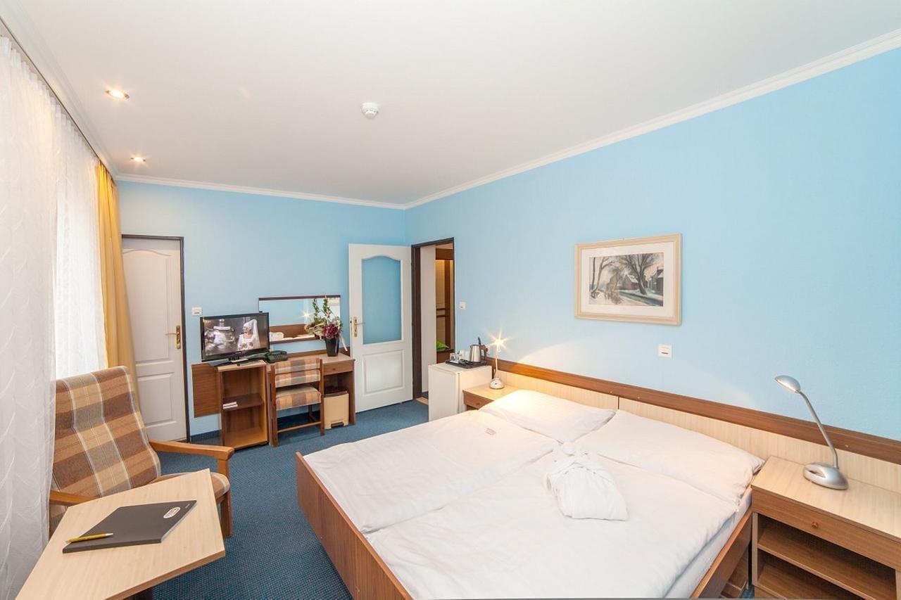 Krivan Hotel Karlsbad Exteriör bild